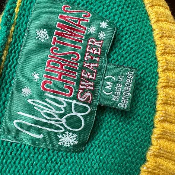 Ugly Christmas Sweater Presents Under the Tree with Drink Pocket Size M - Picture 5 of 5